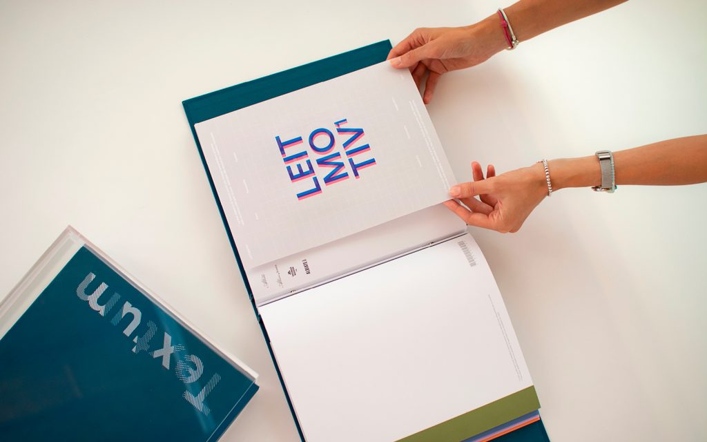 Agenzia di Comunicazione Publifarm | Pure Creative Agency Il catalogo creato per Albini Group parla attraverso le trame dei suoi tessuti 1