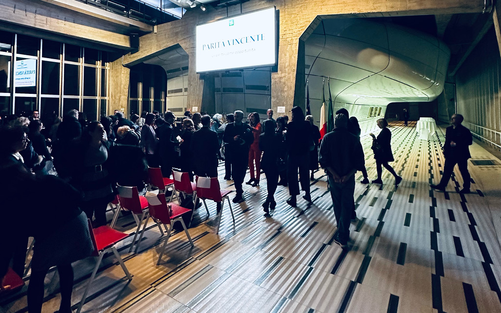 Agenzia di Comunicazione Publifarm | Pure Creative Agency Publifarm alla cerimonia per il premio “Parità Vincente” di Regione Lombardia 1
