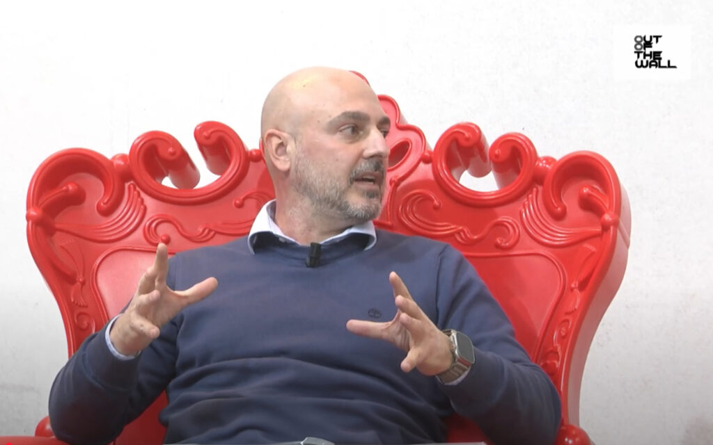 Agenzia di Comunicazione Publifarm | Pure Creative Agency Publifarm va in TV: la nostra partecipazione al programma di Sky Arte e Investimenti “Out Of The Wall” 1