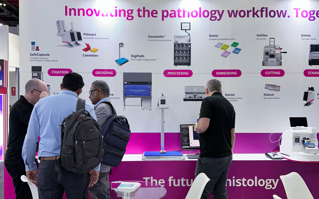 Agenzia di Comunicazione Publifarm | Pure Creative Agency Lo stand di Diapath e StatLab per la fiera MedLab Dubai 1