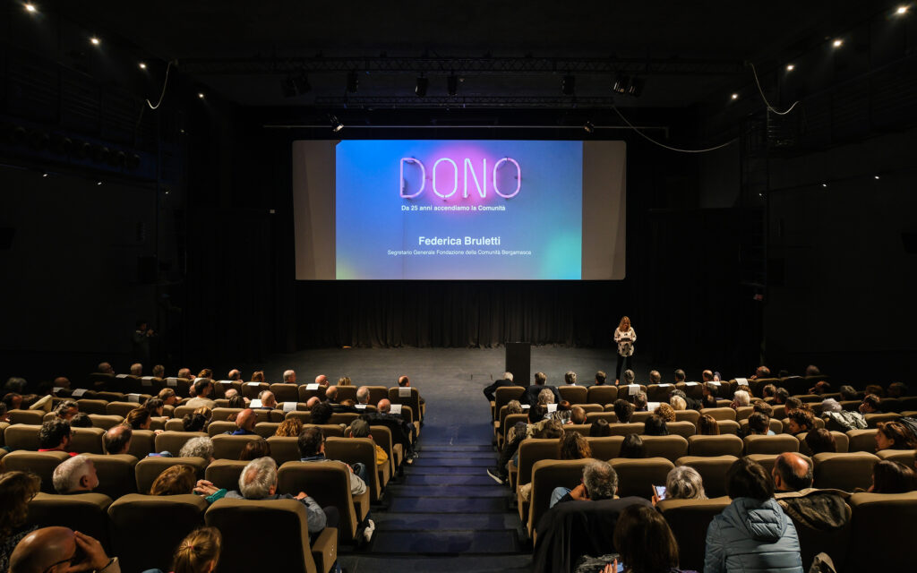 Agenzia di Comunicazione Publifarm | Pure Creative Agency Publifarm in scena per i 25 anni di Fondazione della Comunità Bergamasca 1
