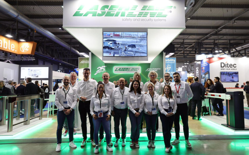 Agenzia di Comunicazione Publifarm | Pure Creative Agency Porte aperte alla creatività con lo stand di Laserline 1