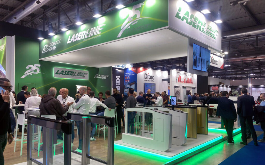 Agenzia di Comunicazione Publifarm | Pure Creative Agency Porte aperte alla creatività con lo stand di Laserline 1